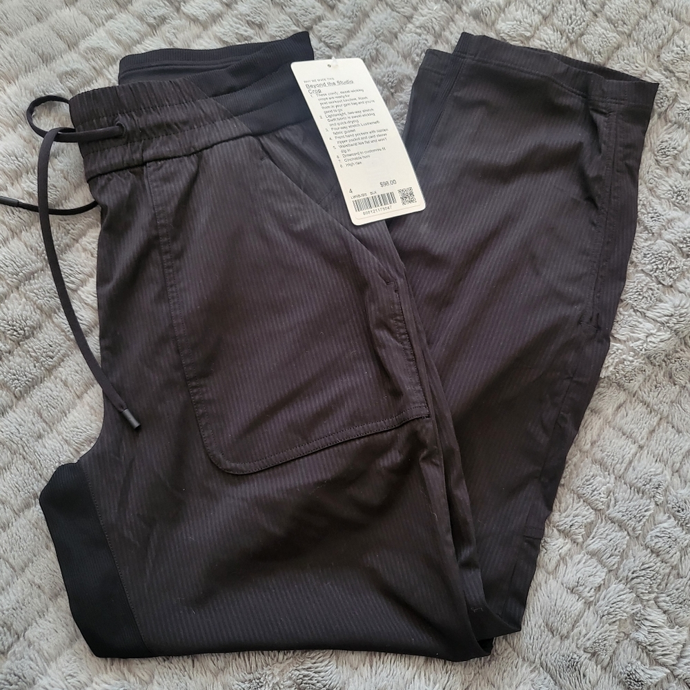 NWT Lululemon Beyond the Studio Crop Pants - Picture 8 of 8